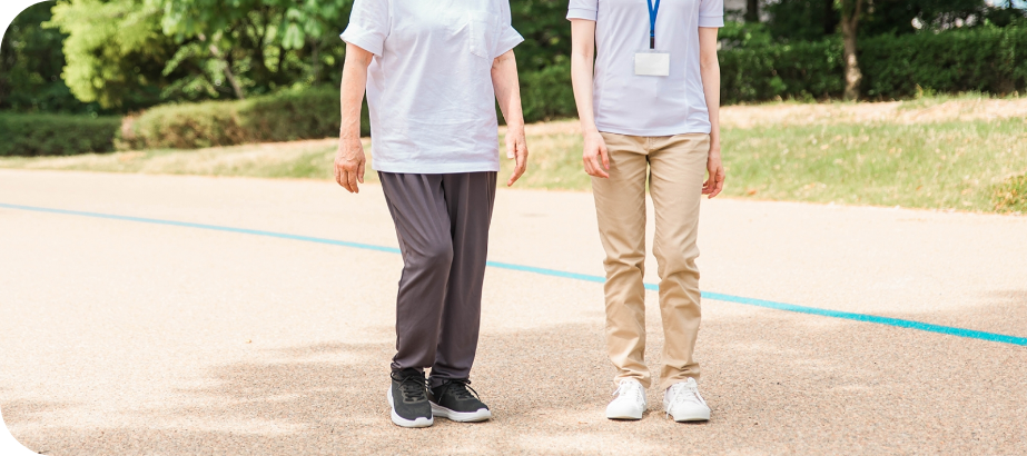 職員との散歩・外出の頻度が多く、健康な日常生活を実現 イメージ